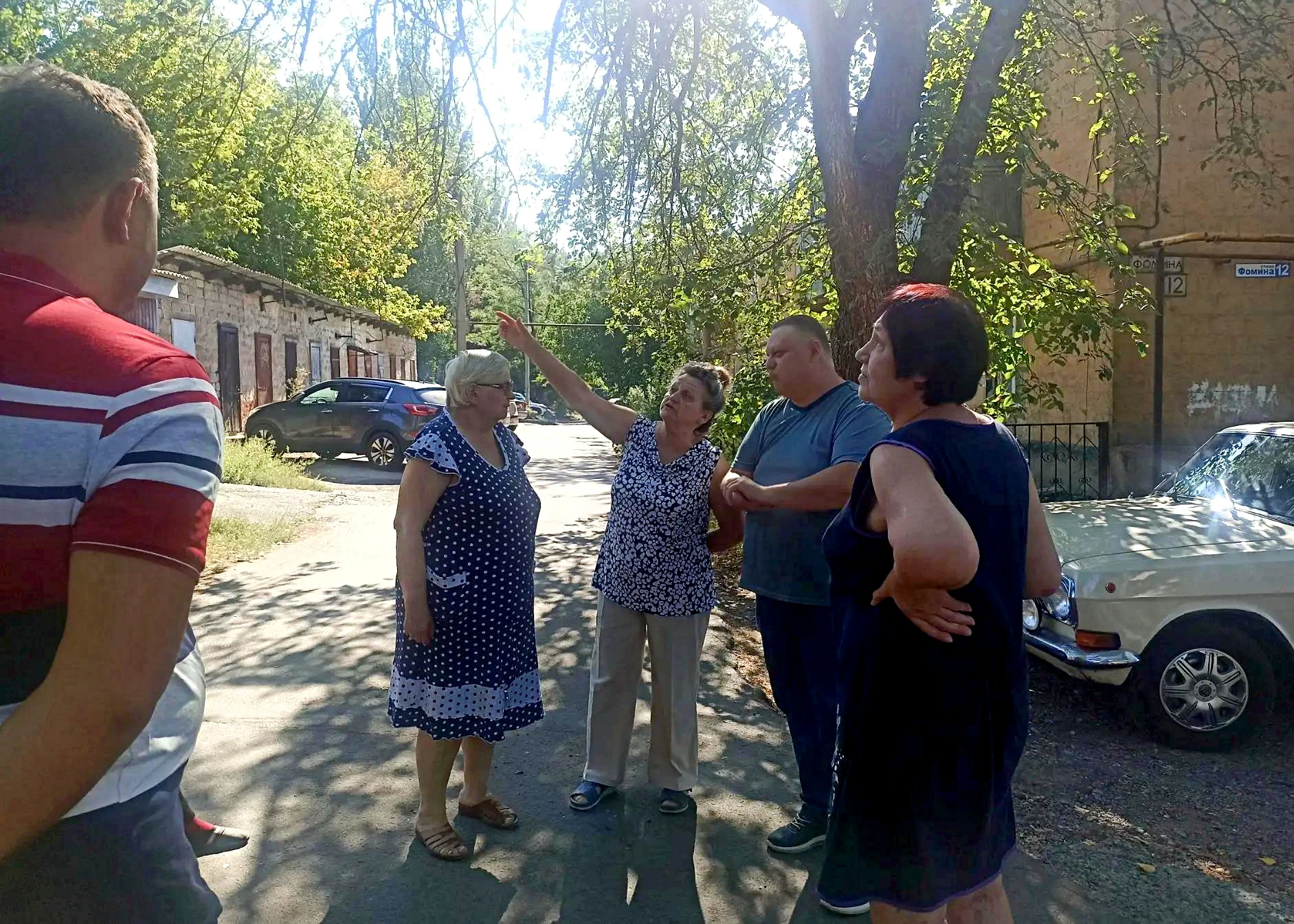 Заместитель руководителя Управы Куйбышевского района Алексей Шлапак совместно с предста...