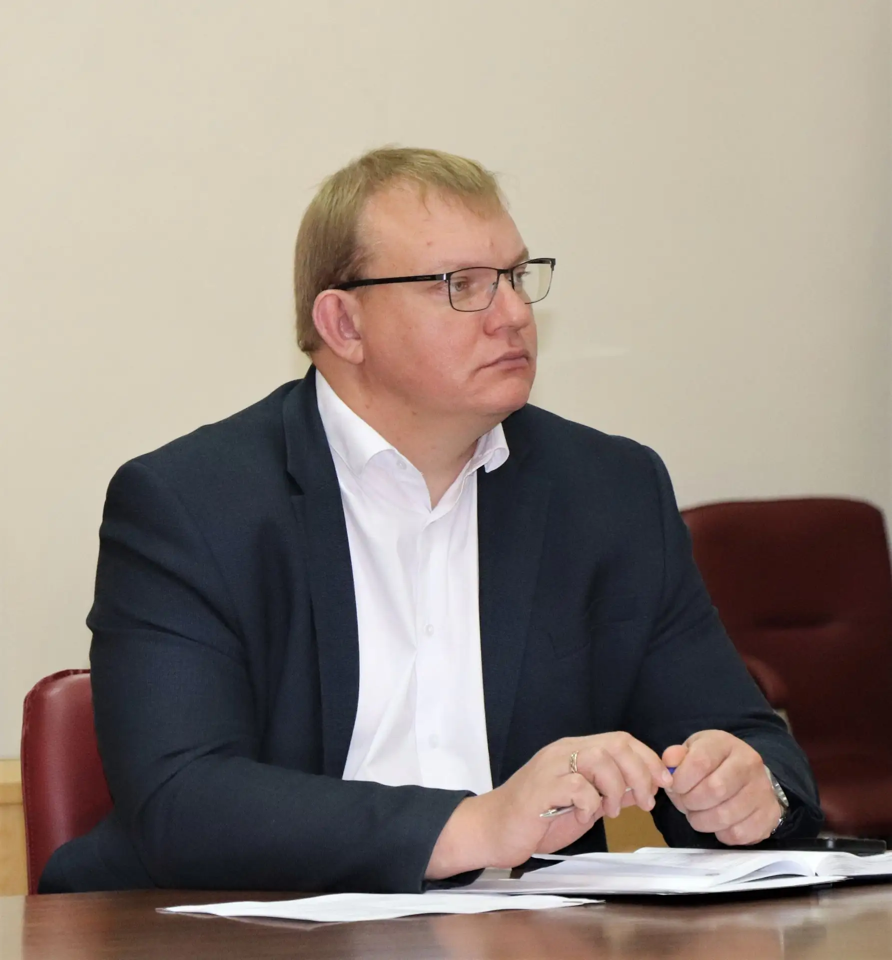 Провел оперативное совещание с заместителями, главами сельских поселений и руководителя...