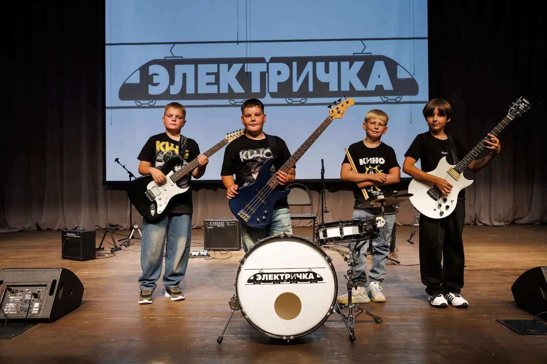 В многопрофильном центре «Сосновый бор» состоялся концерт детской музыкальной группы «Э...