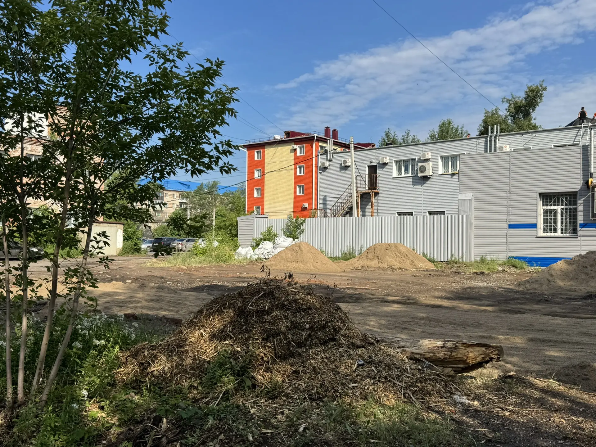 🚩 В Советском округе началось благоустройство спортивной площадки на Нефтезаводской

Накануне подря