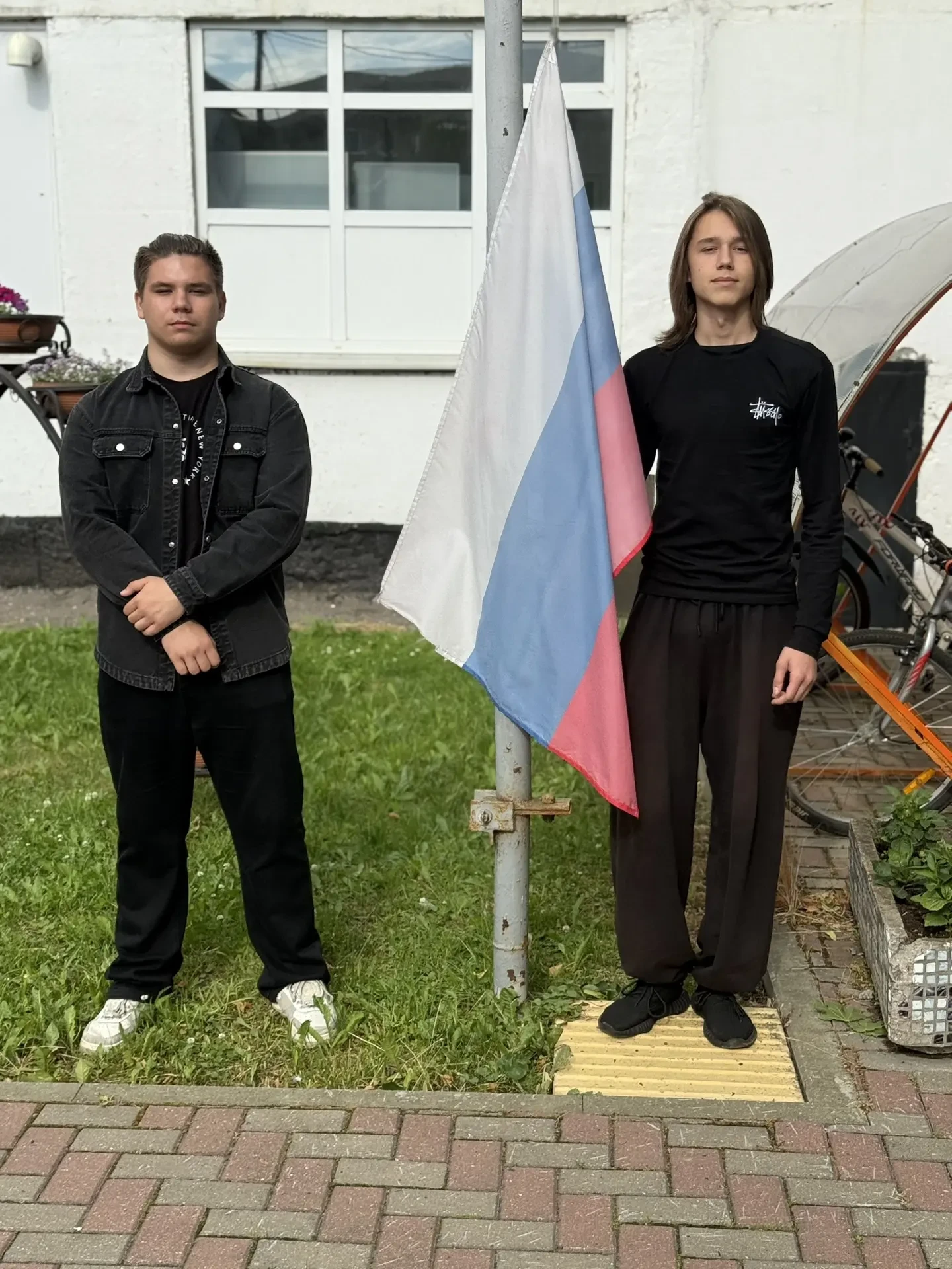 🔹Каждый понедельник в Можайском техникуме начинается с торжественной линейки и поднятия флага.

🔹Э