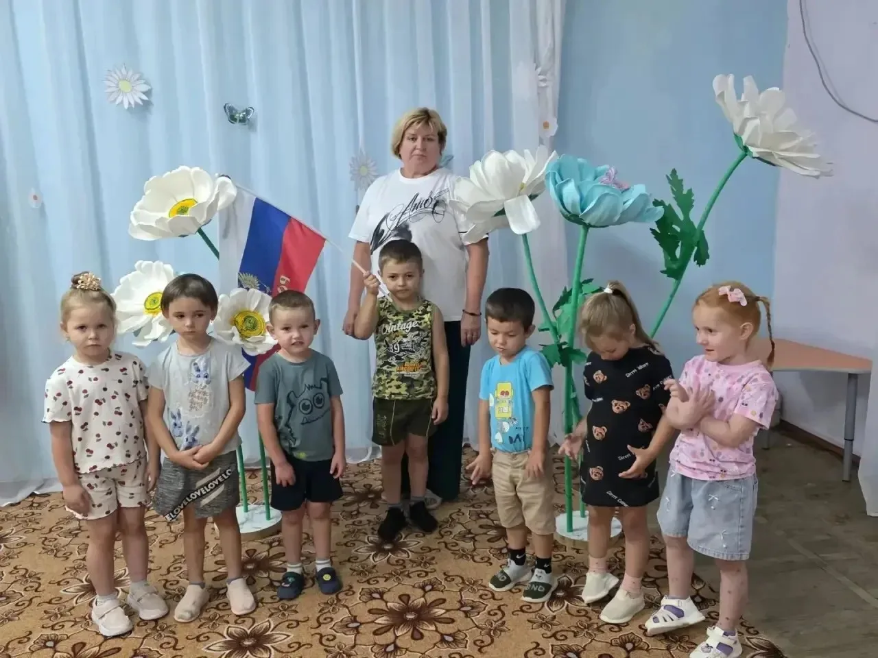 Мы сегодня в честь Дня Флага
