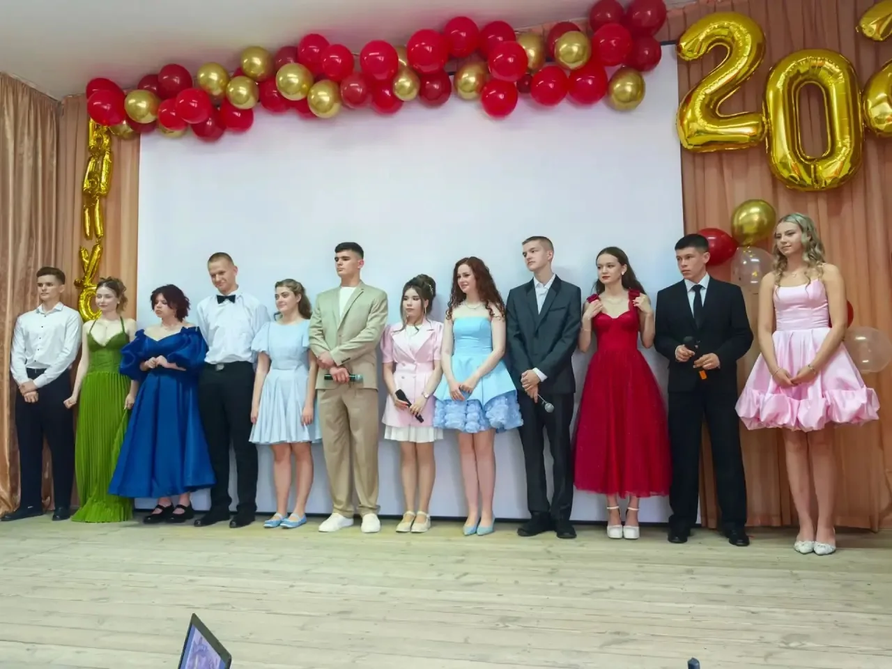 ✨Торжественный выпуск в Жилетовской школе: половина выпускников — золотые медалисты🏅
💥В стенах Жил