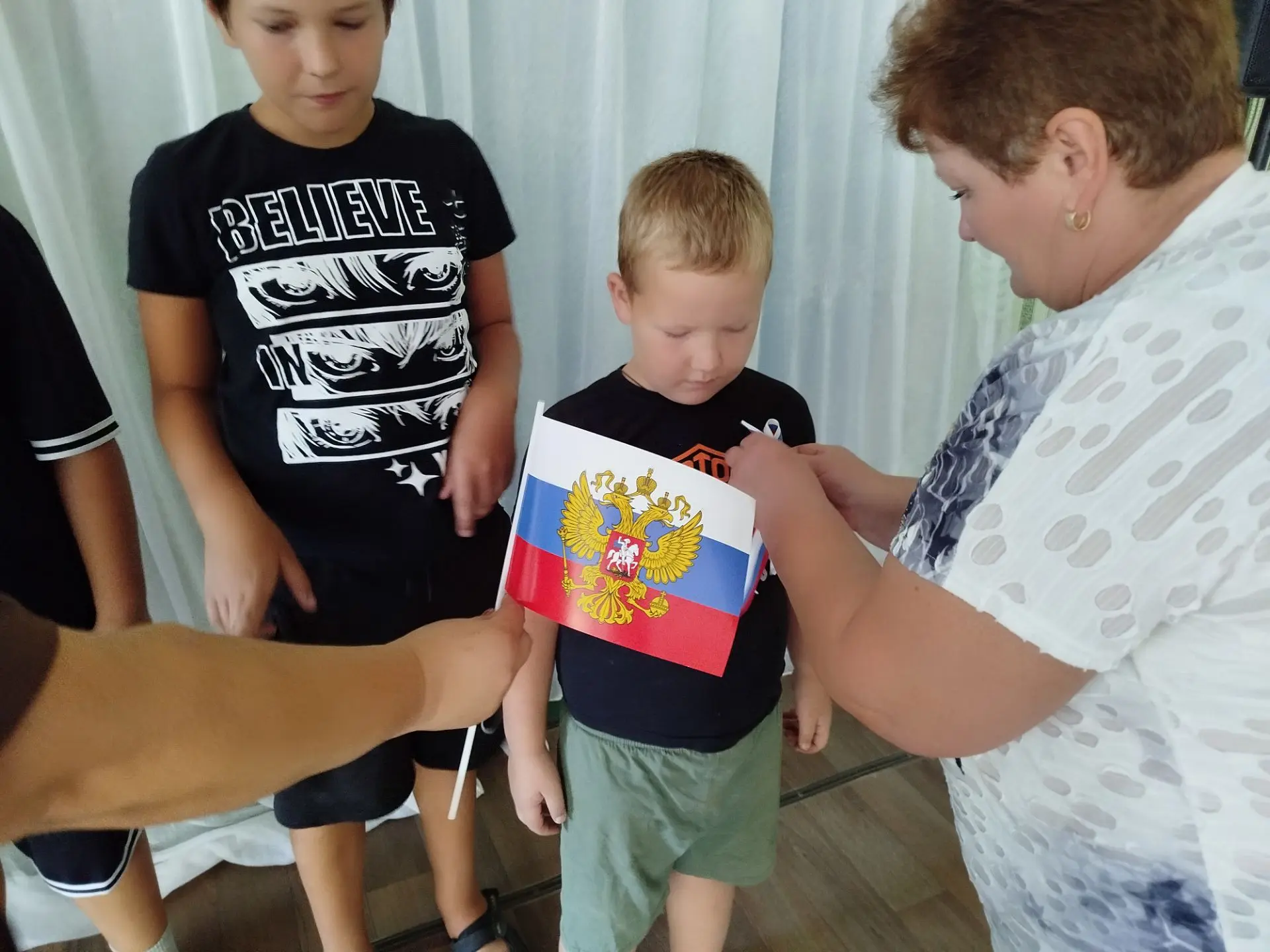Ко Дню флага в Петровском сДК совместно с библиотекой  провели познавательную беседу.