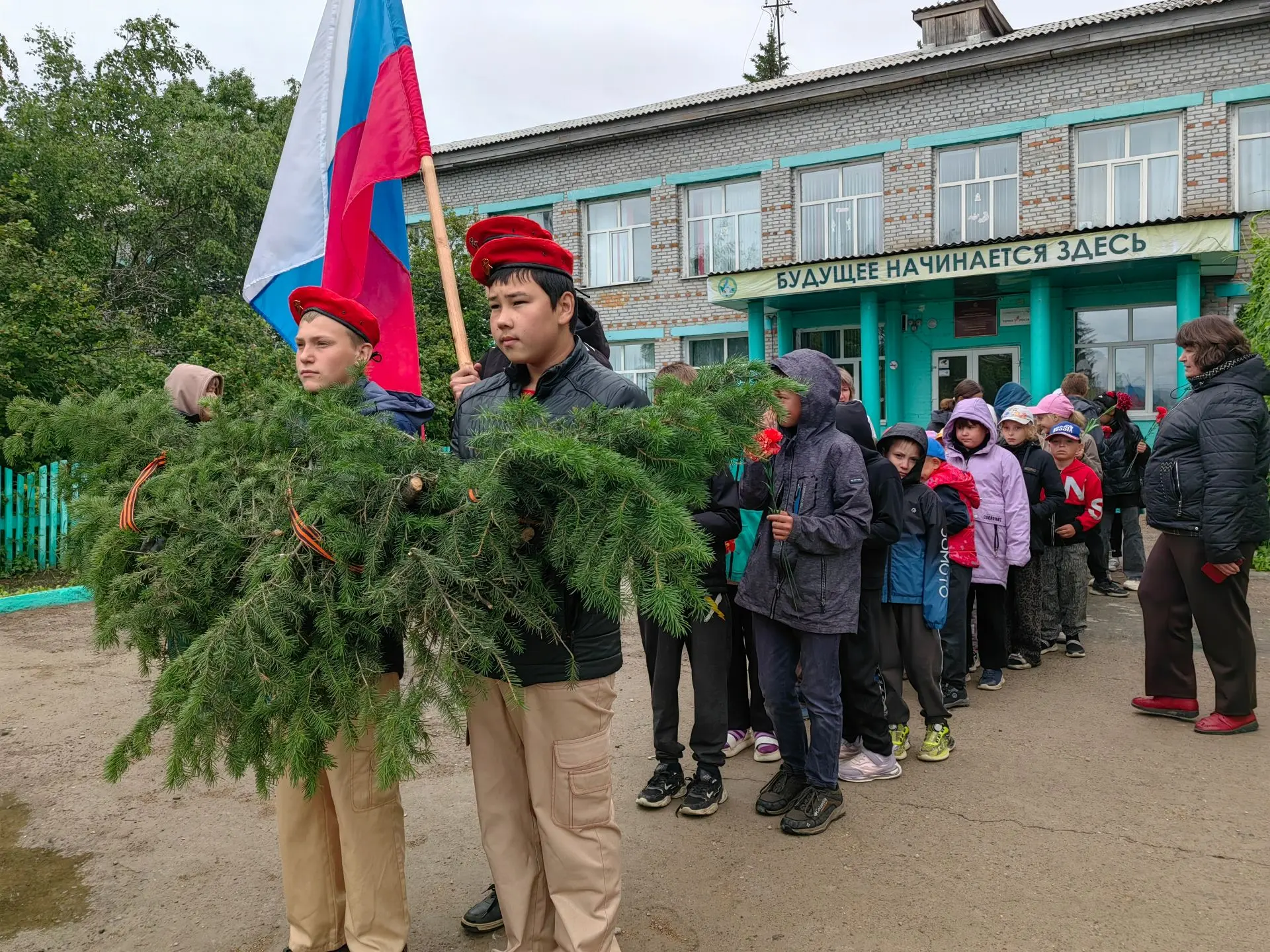 Сегодня в нашем лагере был особенный, очень трепетный день. Мы провели День памяти и ск...