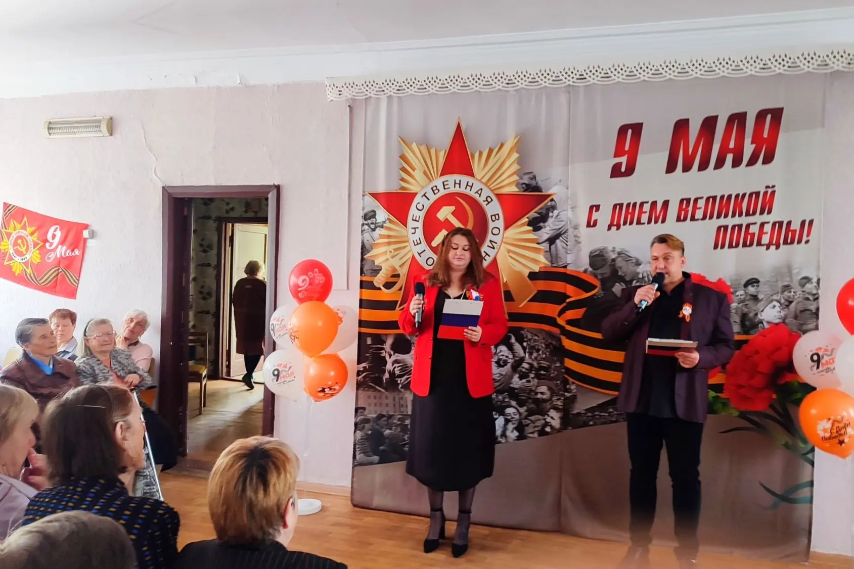6 мая сотрудниками Центра культуры и искусств г.Стаханова была проведена концертная про...