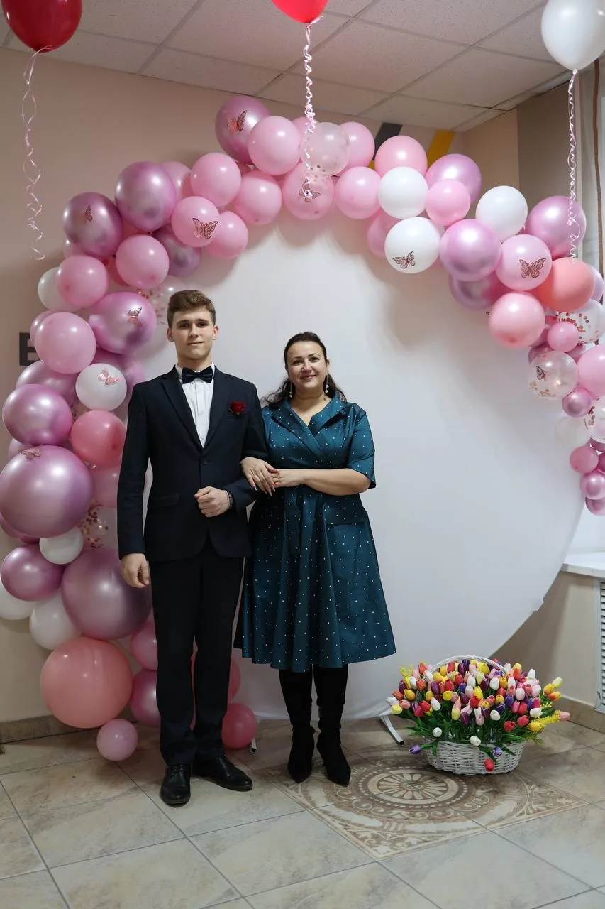 🌸 В нашей школе состоялось поздравление учителей с Международным женским днём — 8 Марта!  💐С самого 