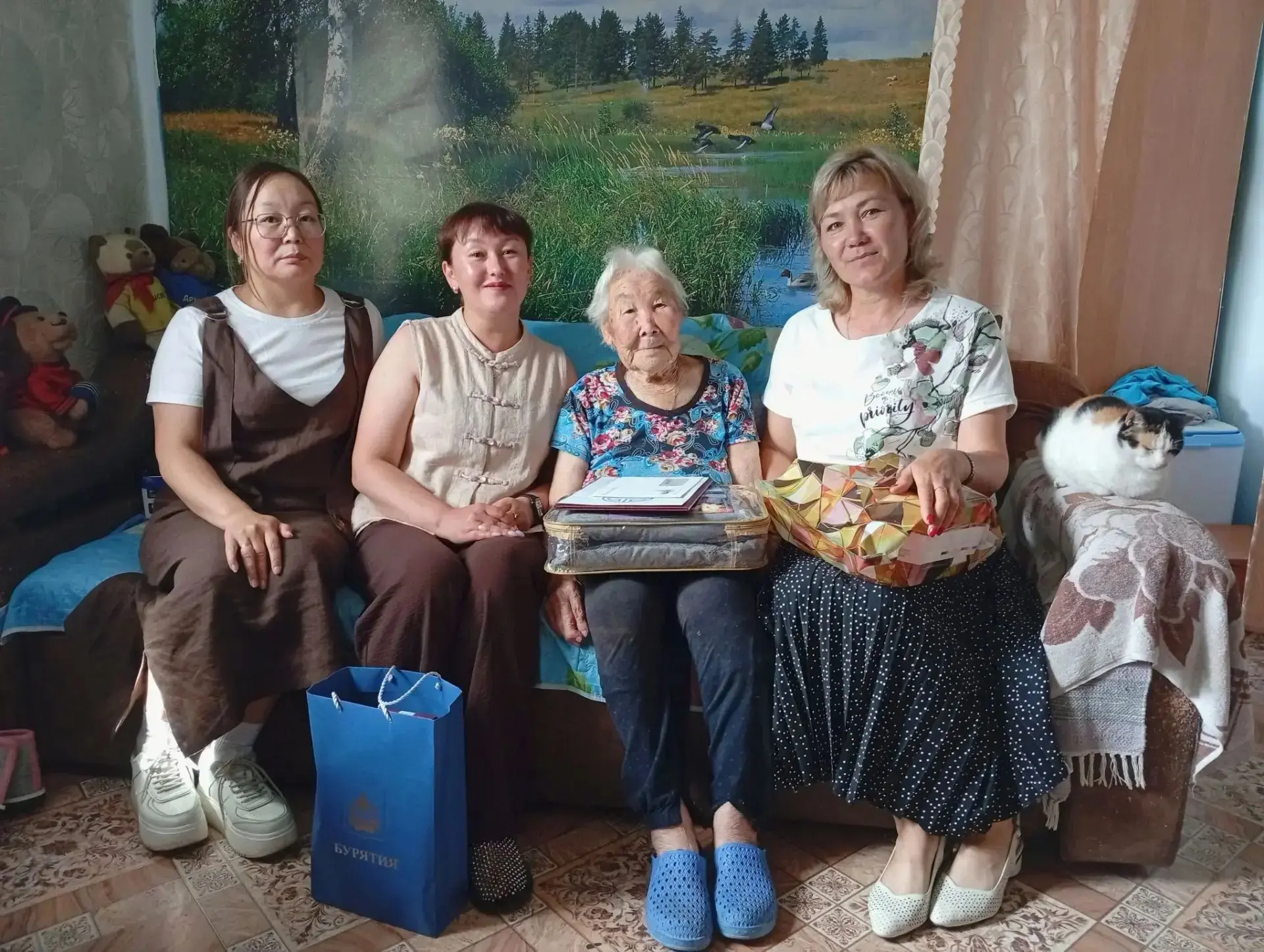 🎂 Анна Семёновна Односторонцева из села Аршан отметила 97‑летие!

🎖 Анна Семёновна — участник труд