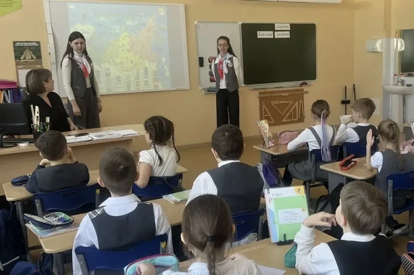 Национальные краски России 🎨    «Орлята России» из 2 «К» и 1 «Д» школы 85 погрузились  в мир народны