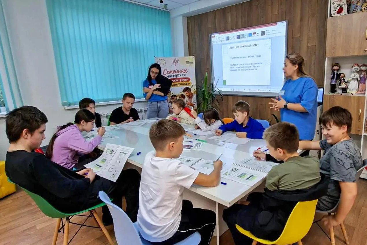 Проведен второй урок по финансовой грамотности от банка ВТБ в Моем семейном центре