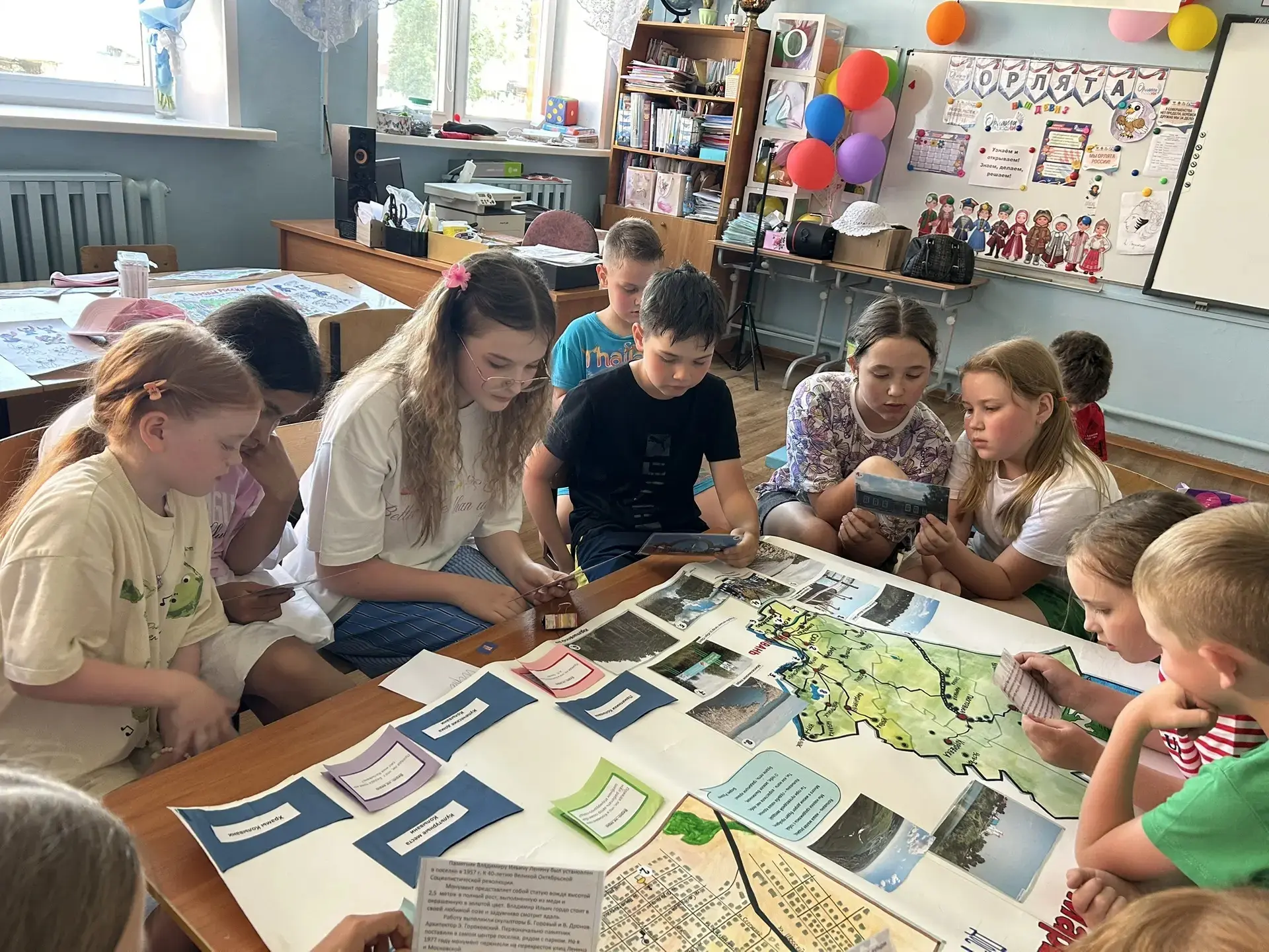 Своими руками: маршрут по Колывани на одном плакате 🗺️✂️🎨

Сегодня наши ребята превратились в наст