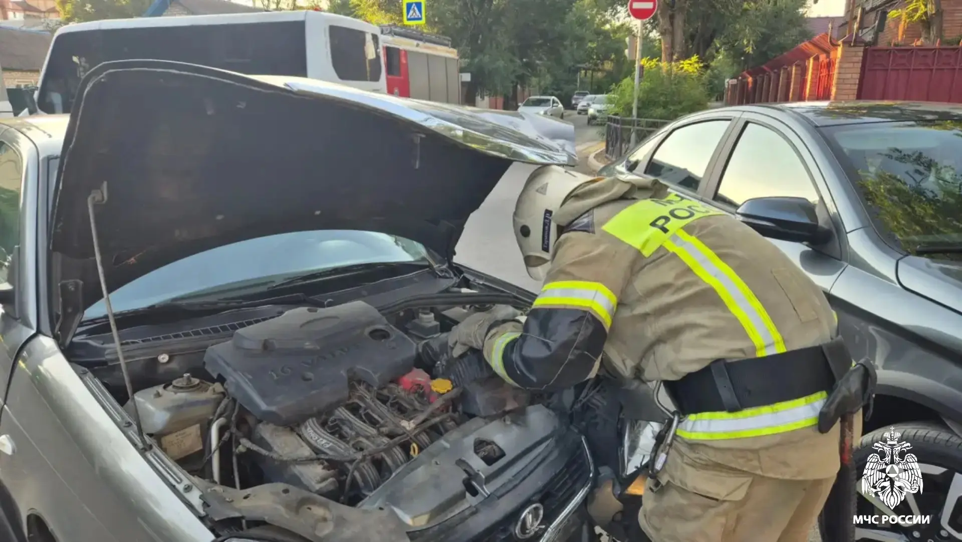 🚒 В Элисте пожарные МЧС России ликвидировали последствия ДТП

🔹Сегодня, в 18:21 поступило сообщени