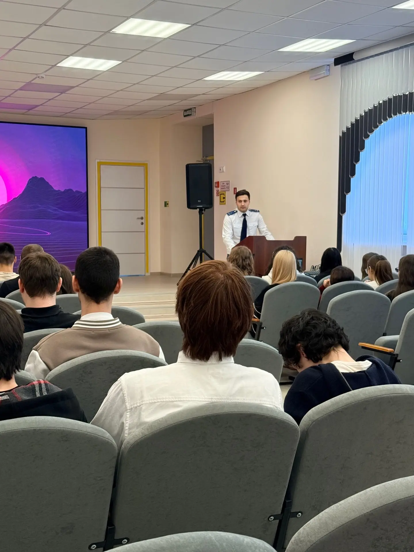 🎓⚖️ Урок правовой грамотности для одиннадцатиклассников  Сегодня в нашей школе состоялась важная вст