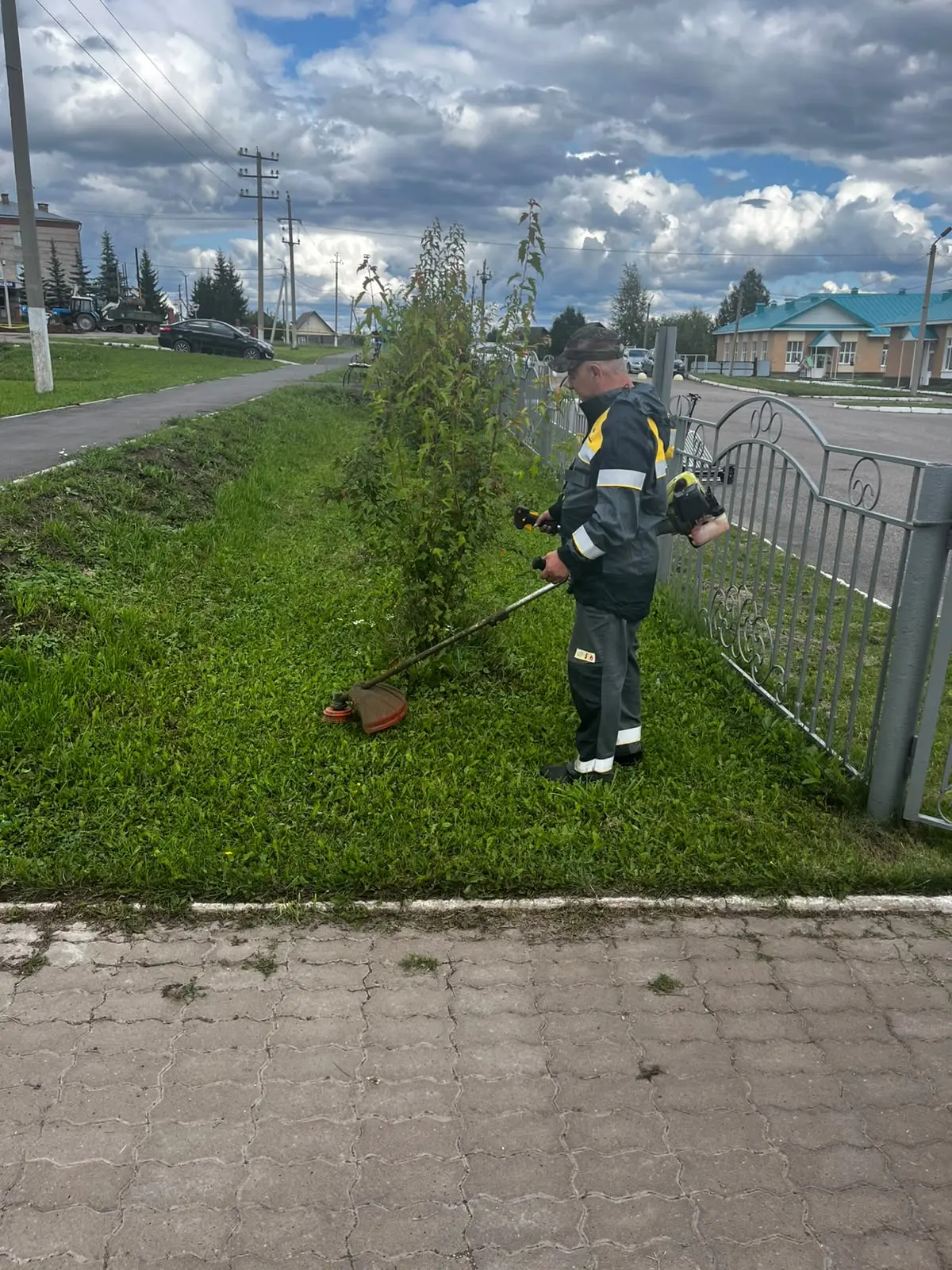 Субботник в физкультурно-оздоровительном комплексе «Батыр».