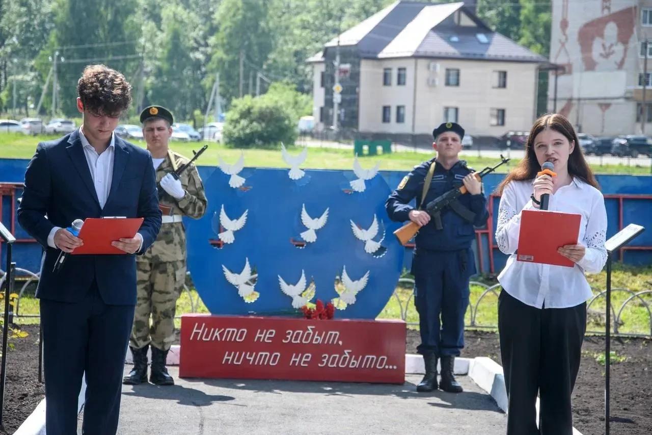 🇷🇺 В Каменке открыли обновленную Аллею героев СВО

10 июня 2026 года на территории Каменского техн