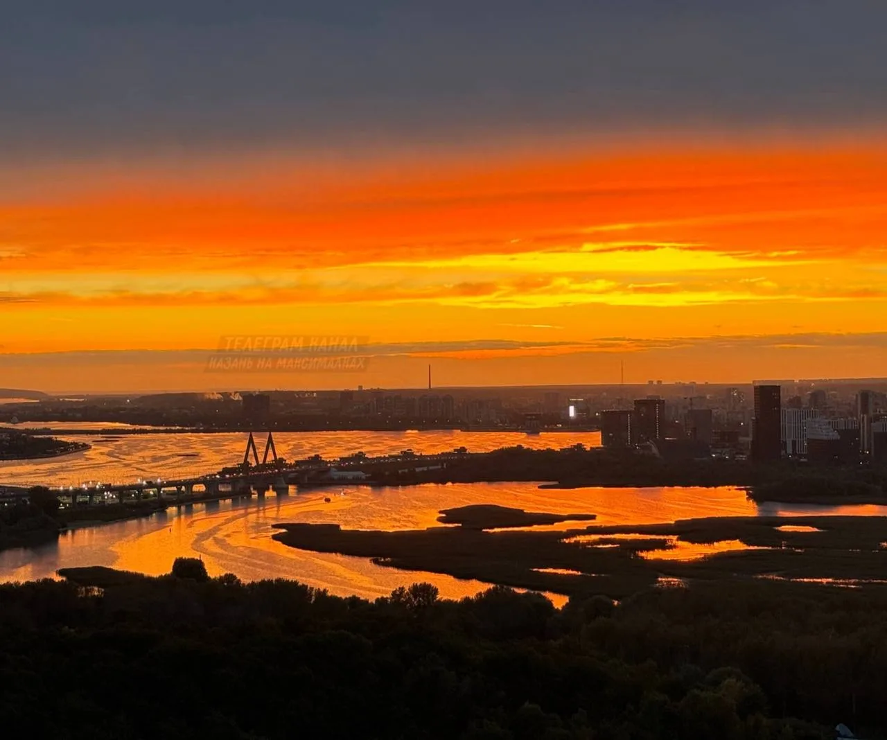 🌆 Прекрасный огненный закат прямо сейчас в Казани
