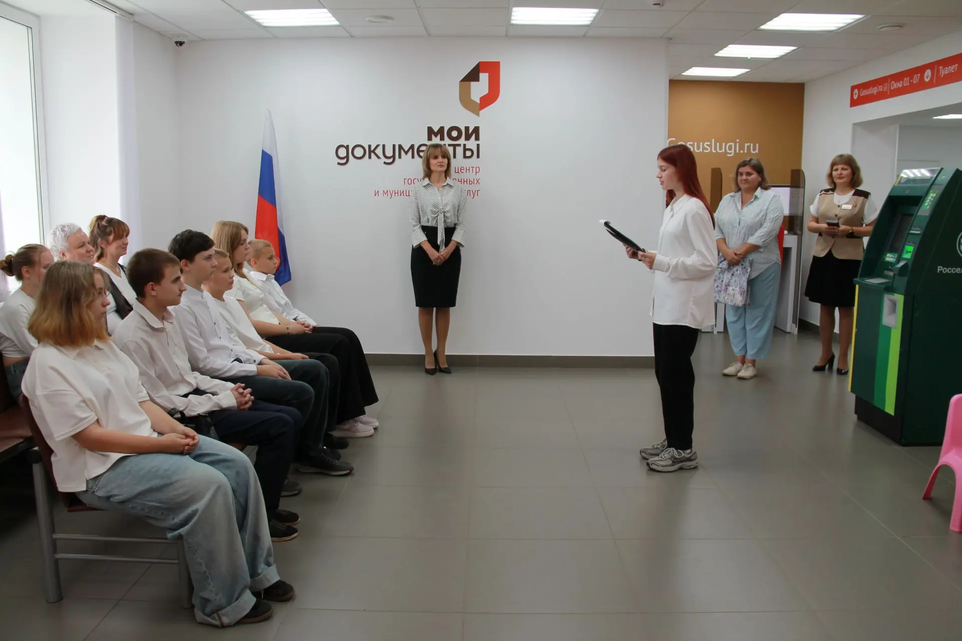 Важный шаг во взрослую жизнь: в Нелидово торжественно вручили паспорта юным жителям города