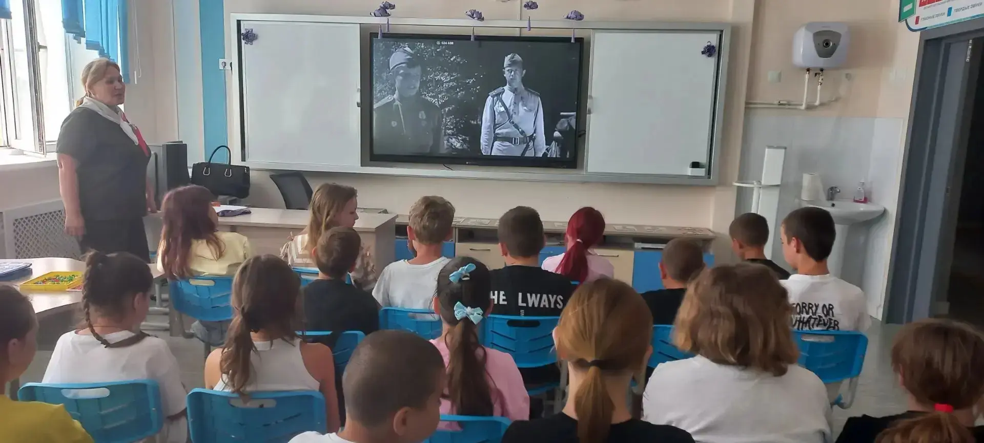 22 июня - особая дата в истории нашей страны. В пришкольном лагере «Родники» МБОУ СОШ N43 прошёл ден