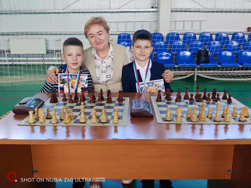Семейный турнир по шахматам объединил поколения.