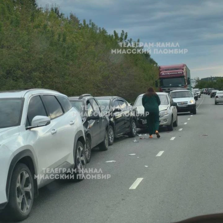 🚓 «Паровозик» собрался на Богдана Хмельницкого, сообщает подписчик. Столкнулись сразу ...