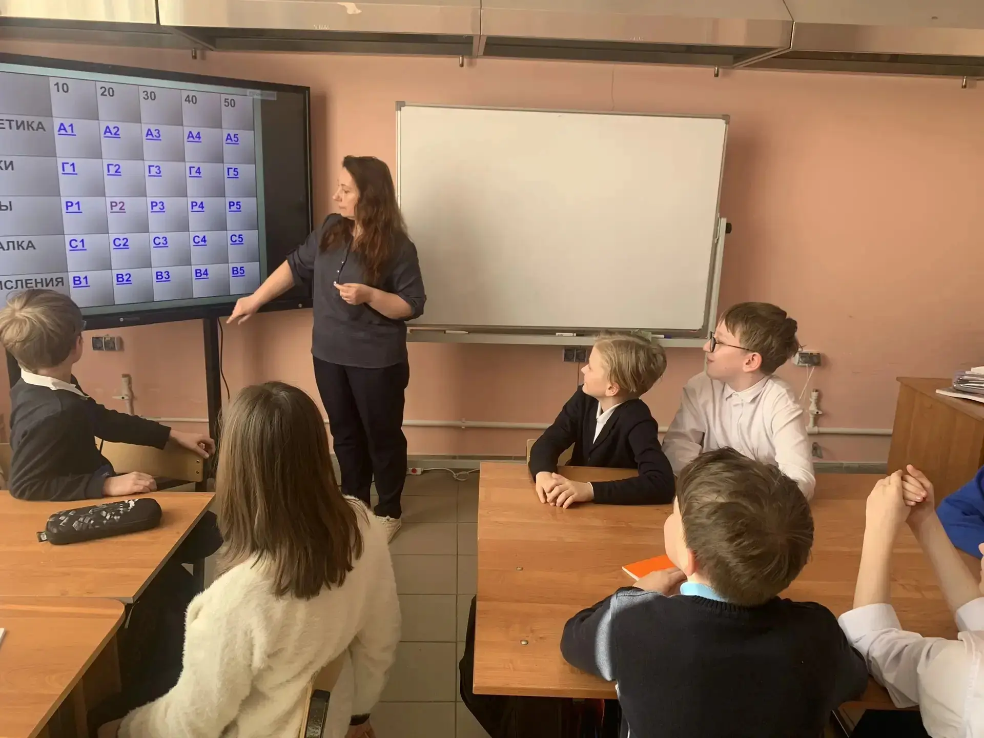 📐 Математическая неделя в МБОУ «Школа №18»     *️⃣ 5 классы — сразились в настоящих математических б