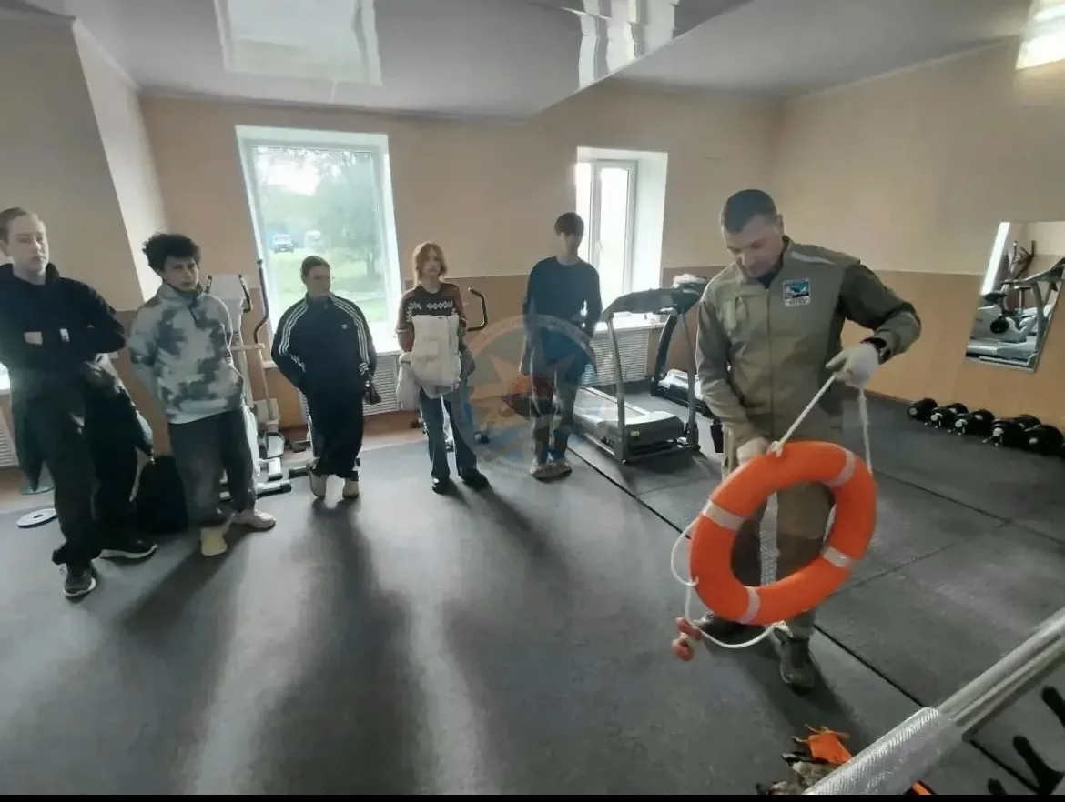 Спасатели КГКУ «ЦОД» подготовили школьников к участию в полуфинале соревнований среди ш...