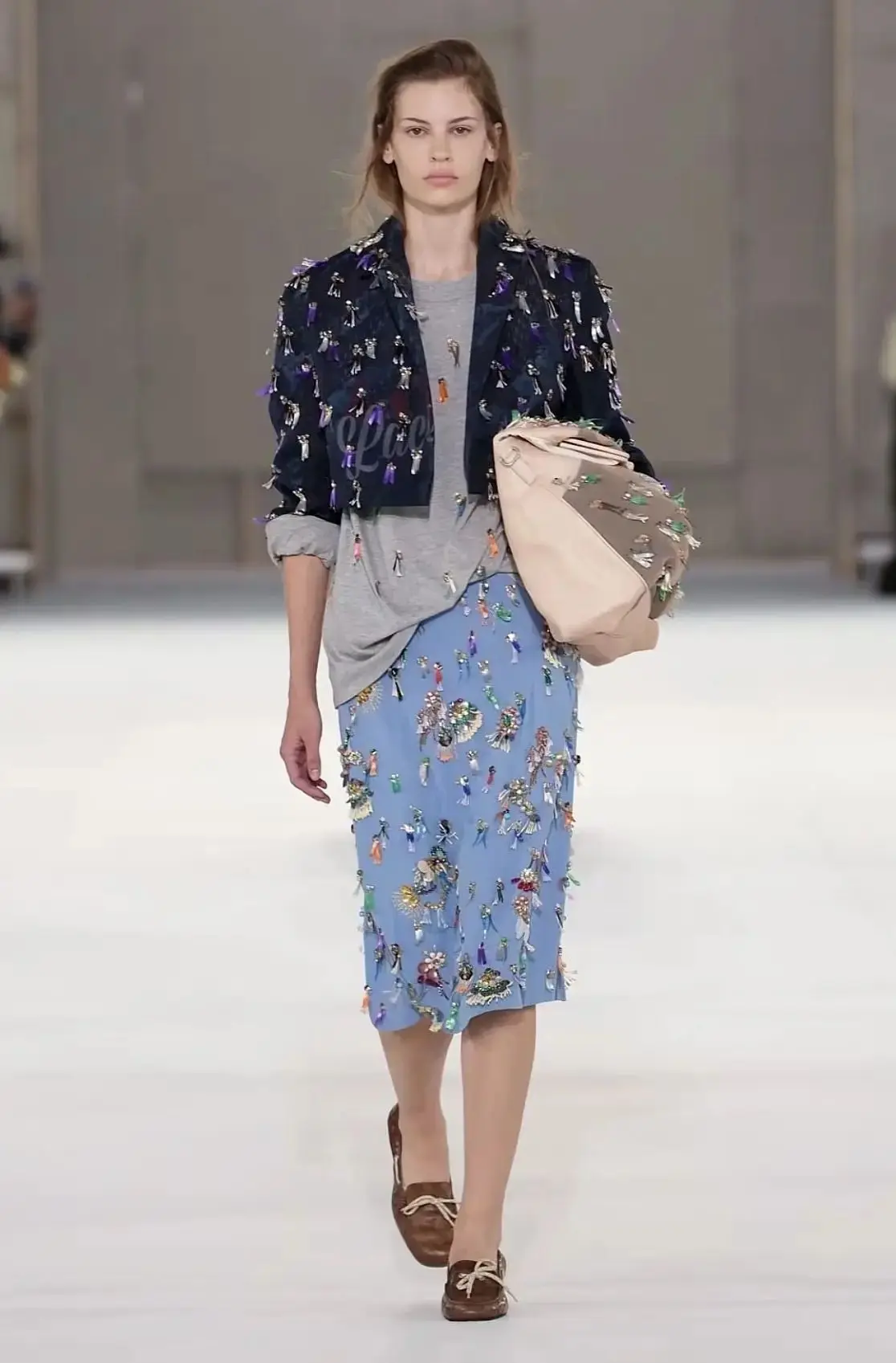 🌸🌿DRIES VAN NOTEN SS27: КОГДА ГЛАМУР ВЫХОДИТ НА УЛИЦУ