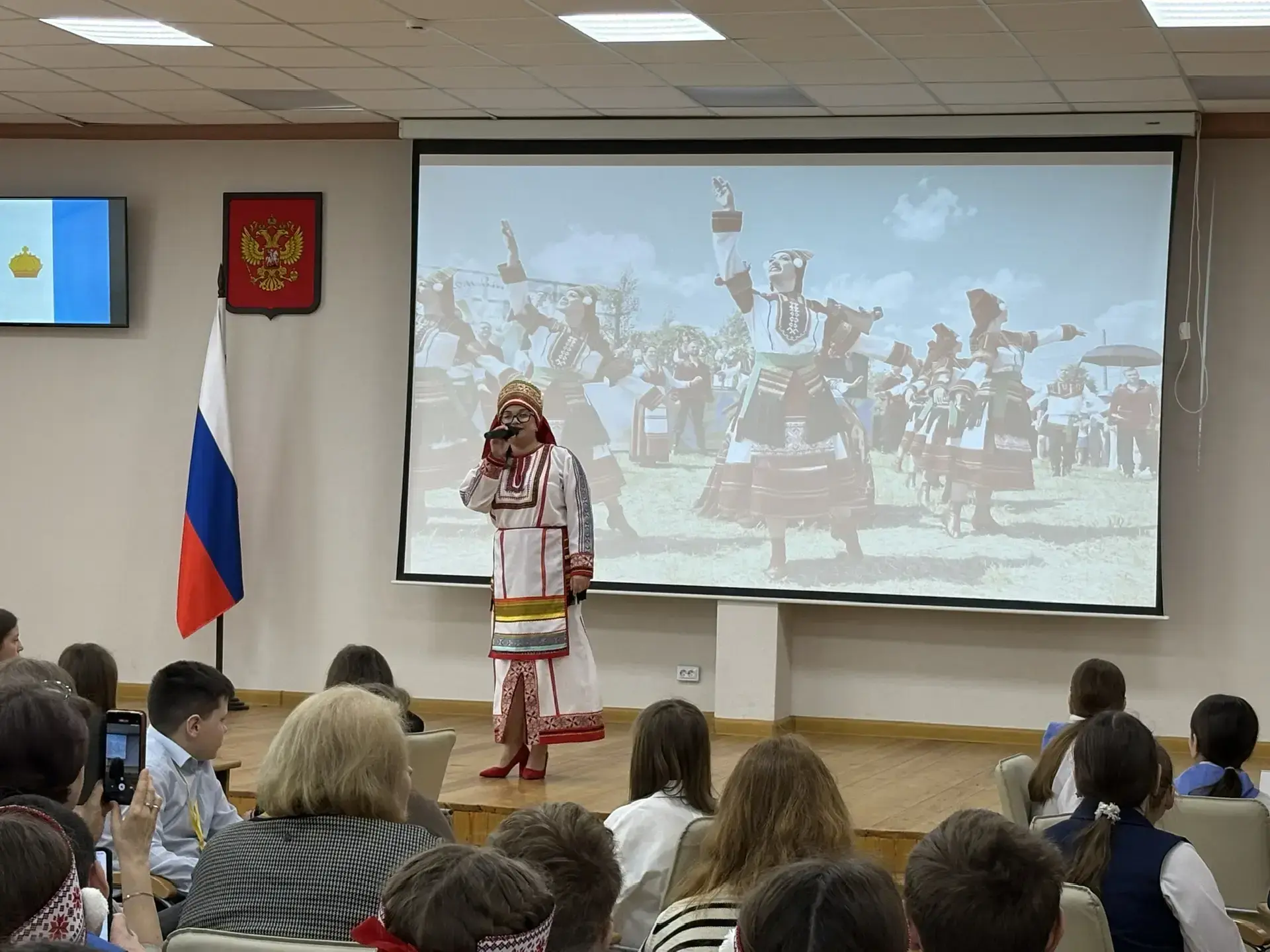 На региональном фестивале «Фестивальный венок дружбы. Пасха» учитель физической культуры удивила зри