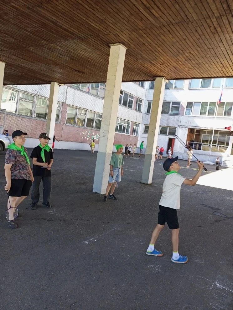 🏸 Школа любимого дела в «Радуге»

На этот раз старшие воспитанники пригласили ребят на занятие по б