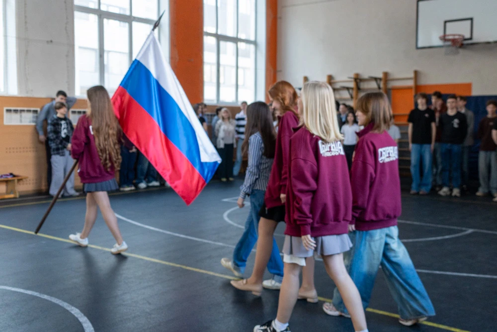 Наши звездочки 🌟  🤩 Сегодня у ребят старшей школы прошла торжественная линейка, на которой были нагр