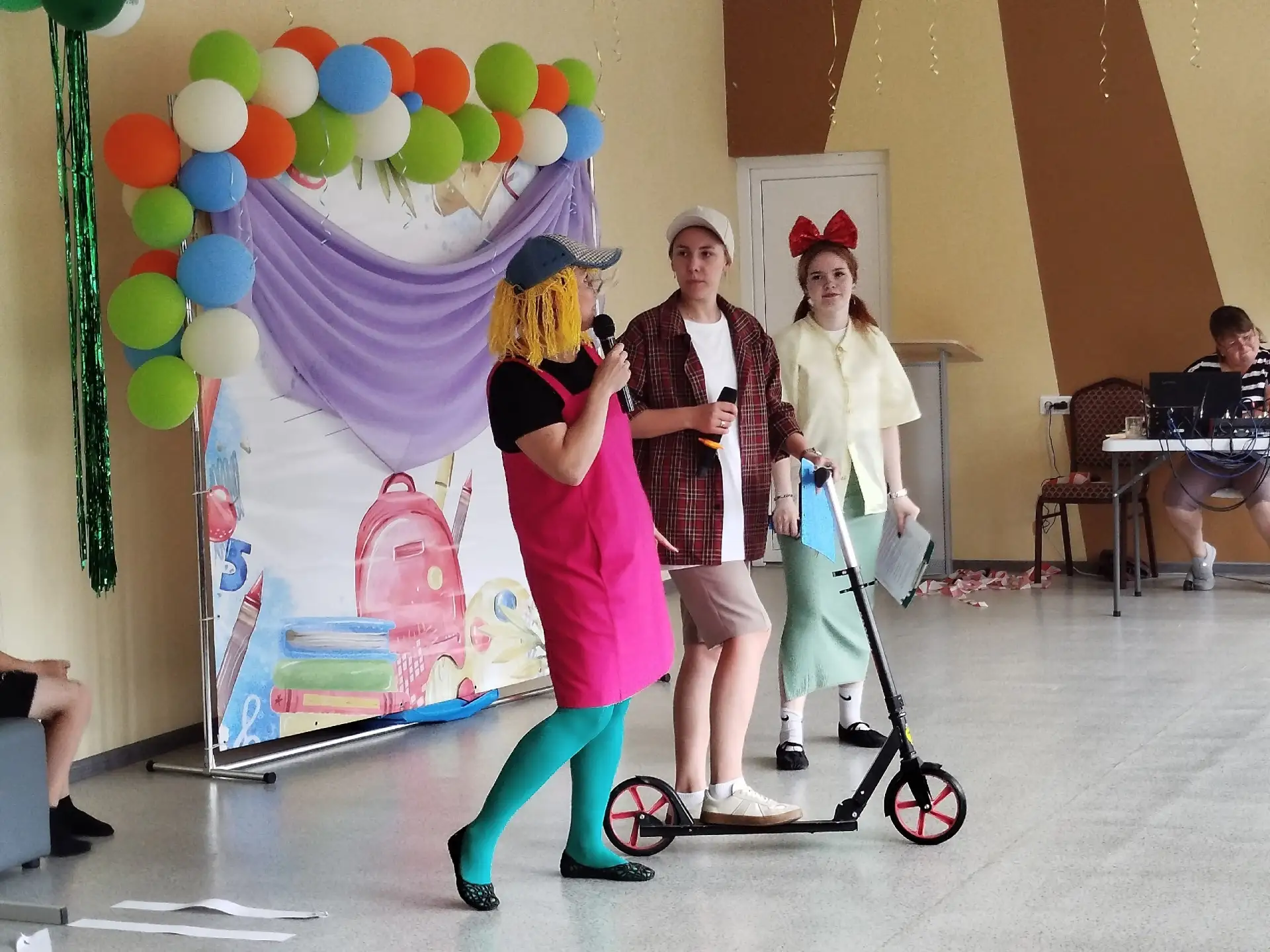 🚦 Дорожные приключения: как Вовка и Светофорка правила учили!

Сегодня в нашей центре прошло театра