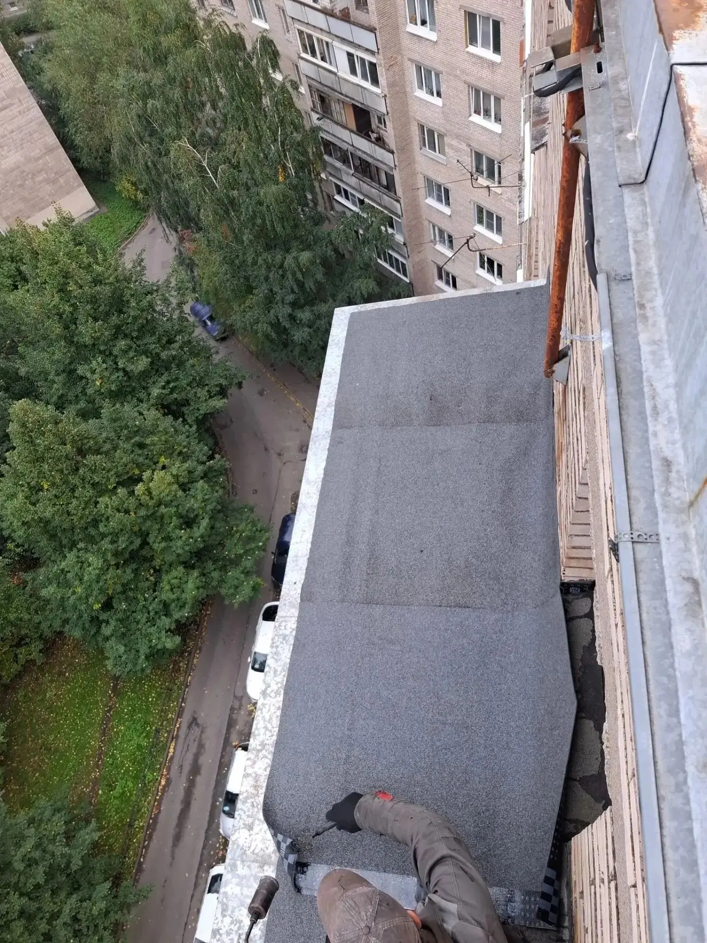 Изготовление и установка металлического окрытия с последующим устройством рулонного пок...