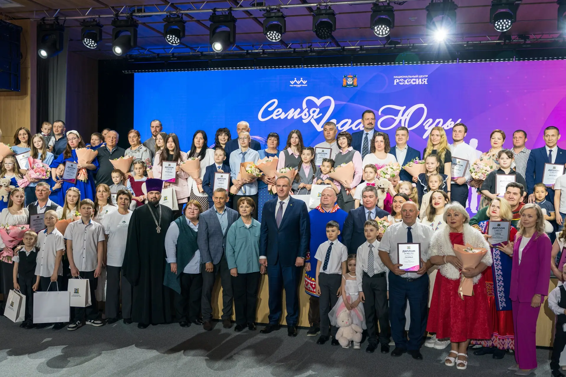 В Ханты-Мансийске назвали «Семью года»  Любовь, верность, тепло родного очага и преданность своей ст