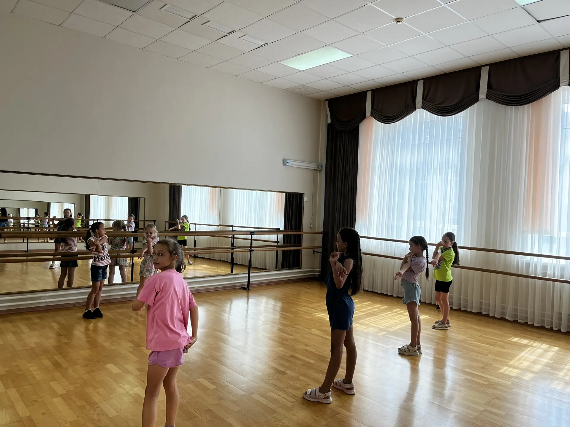 🌟 Пятница в детской школе искусств: день творчества, дружбы и памяти! 🕊

Сегодняшний день был напо