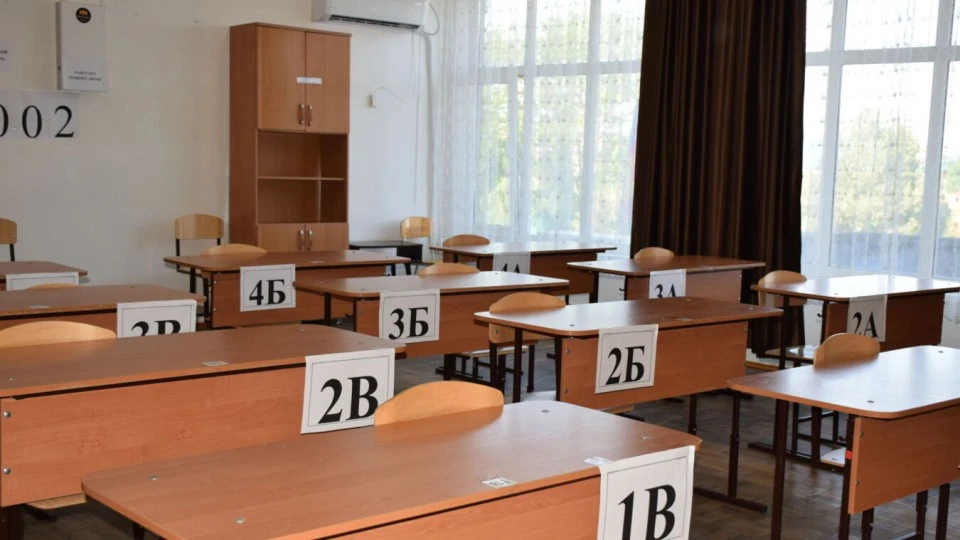Дагестанские выпускники сдают ЕГЭ по обществознанию и физике