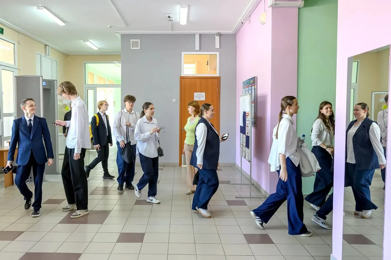 🎓 Более 1800 одиннадцатиклассников Подольска написали ЕГЭ по русскому языку