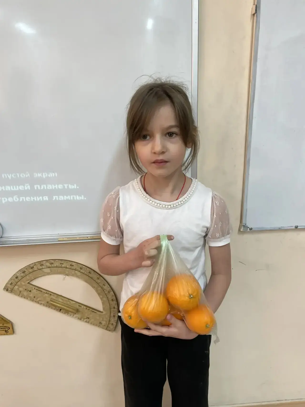 В школе прошел оранжевый день здоровья!🍊 «Мы делили апельсин,много нас,а он один»,- вспоминая строки