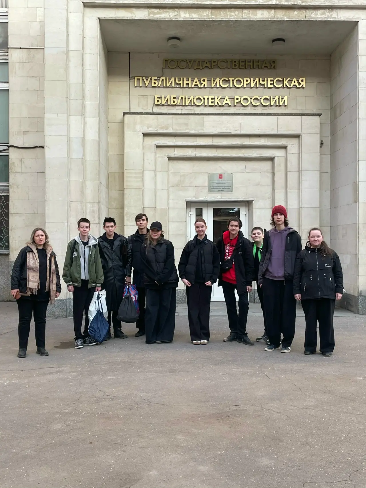 ТЕАТР БЕЗ ГРАНИЦ 🎭  Театральная студия «Шум за сценой» побывала в Государственной публичной историче