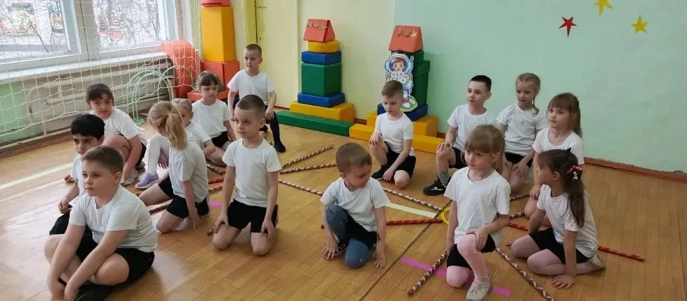 🚀 Звездный баттл: группы 13 и 14 на пути к Марсу! 🪐  Кто сказал, что космос — это только тишина? В н