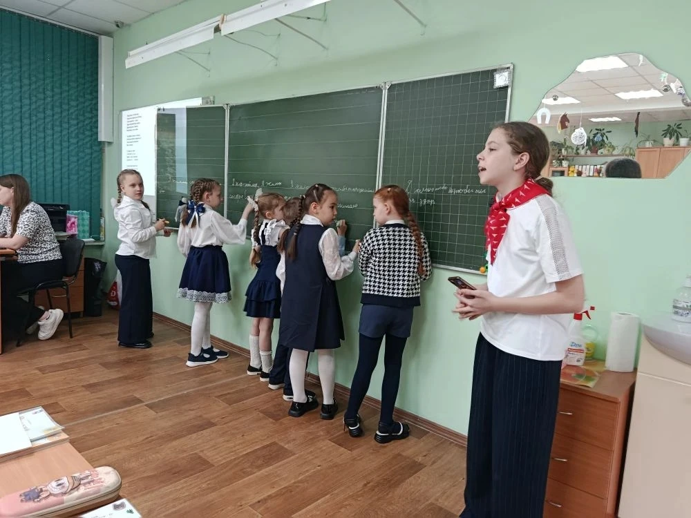 👫 День братьев и сестёр — ❤️праздник самых родных душ!  💙💜Братья и сёстры — это не просто родственни