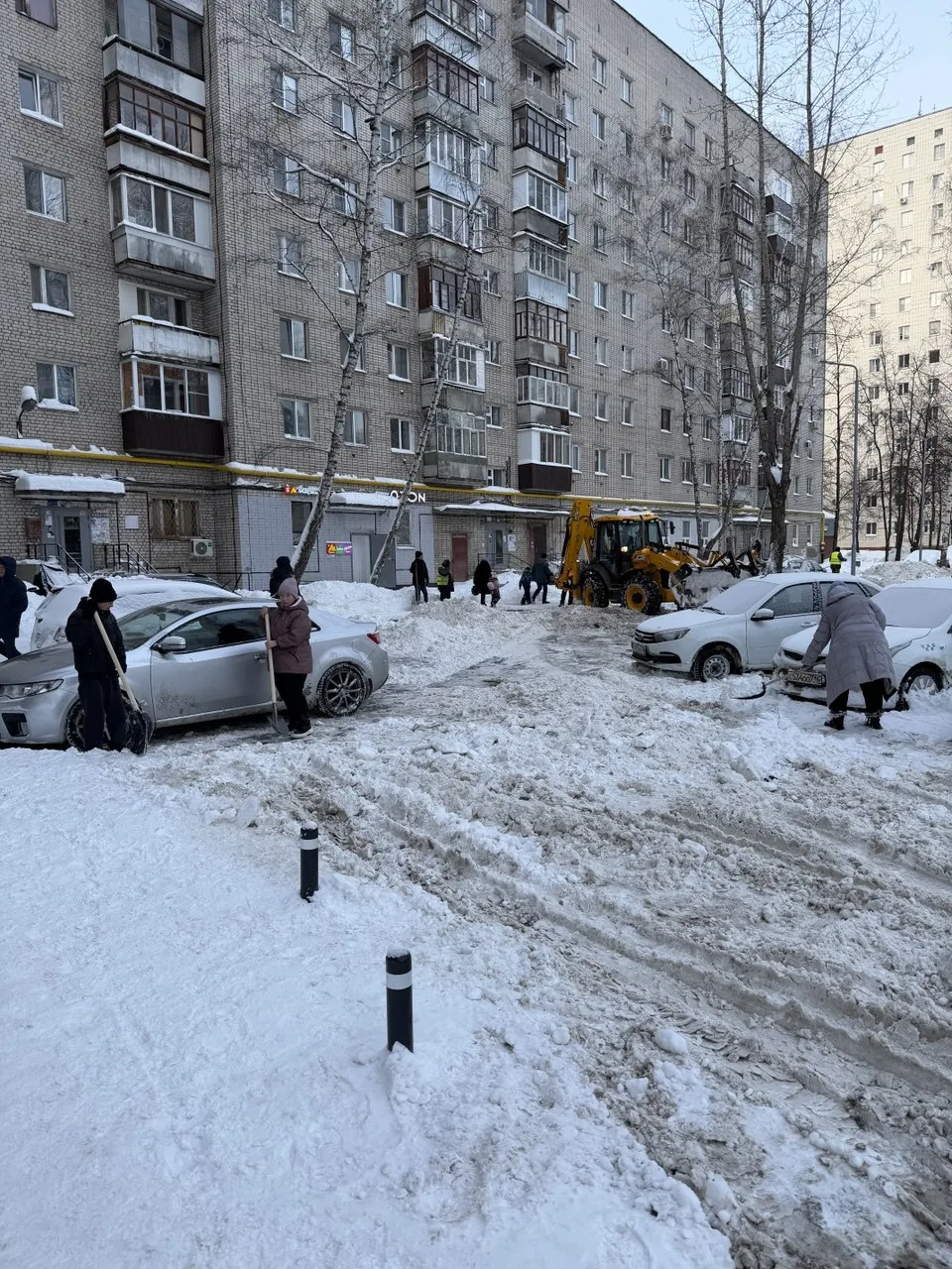 Отчёт о работе по уборке снега  Сегодня наши специалисты провели масштабную уборку территории! Что б