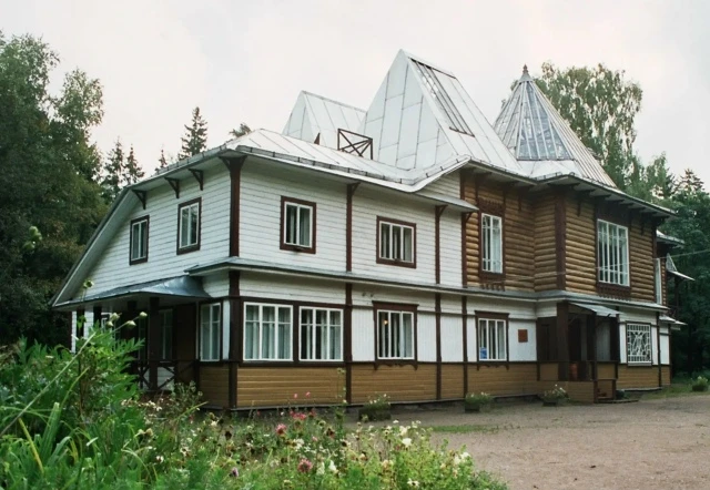 В этот день, 18 июня 1940 года, под Ленинградом, в Куоккале (ныне поселок Репино), состоялось открыт