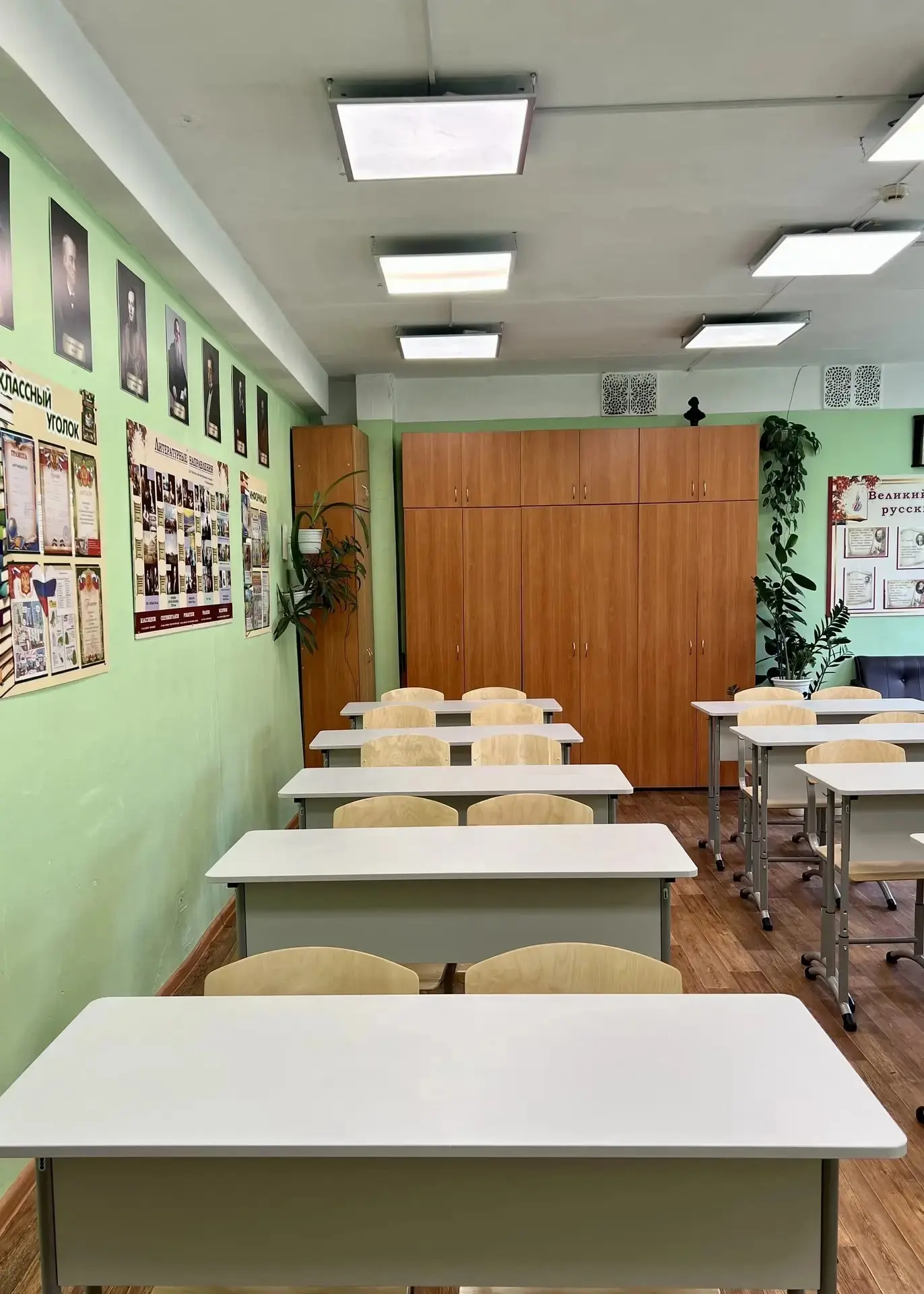 Системное обновление: в школе № 122 продолжается замена мебели 🏫✨
     В нашей школе ведется непрер