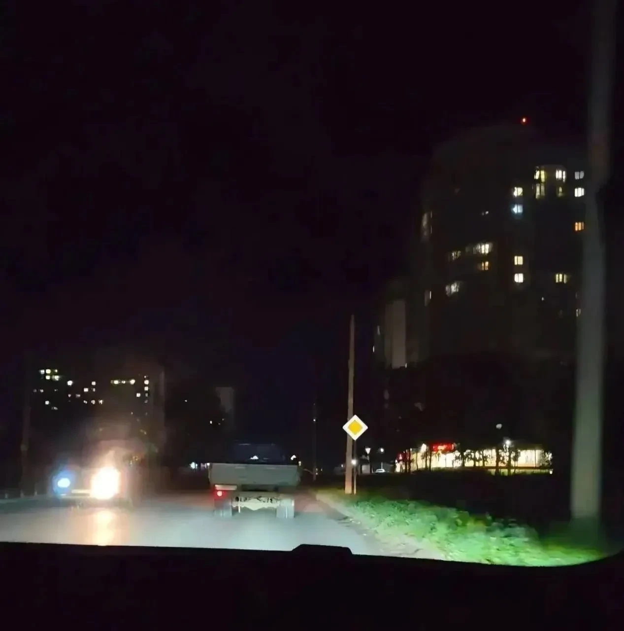 После заката Болховский погружается во тьму