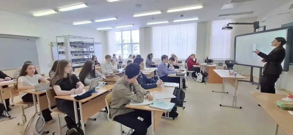♻️ Учимся заботиться о планете: «Зелёная школа» в действии! В нашей школе прошли увлекательные и оче