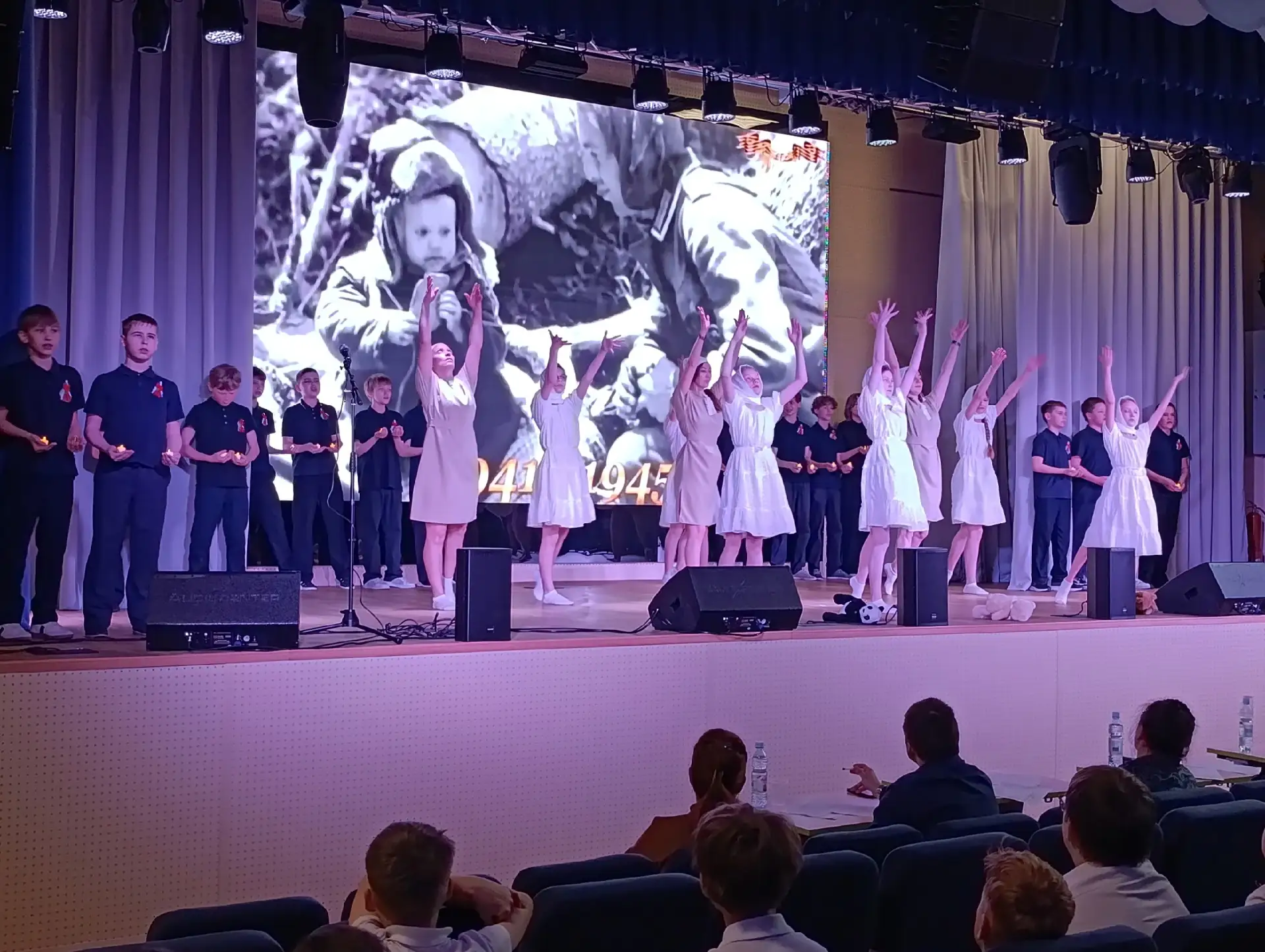 ТРАДИЦИИ В #МАОУСОШ222   🎤С гордостью и радостью сообщаем, что в нашей школе прошёл первый общешколь