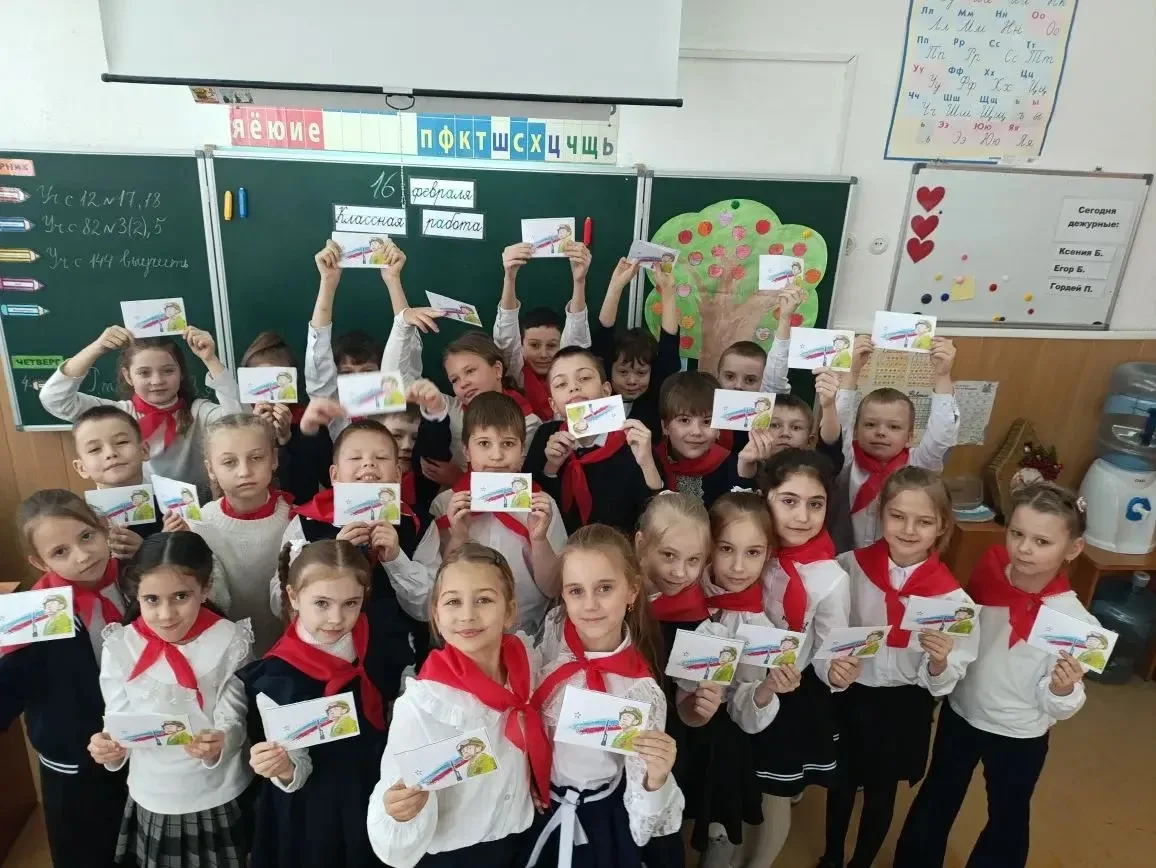 💌В день Защитника Отечества наши ребята приготовили особенное поздравление для бойцов СВО. Они вложи