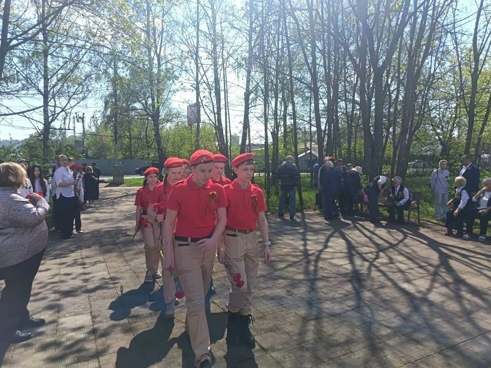 Традиционный митинг памяти Победы у Покровской церкви в Балашихе 7 мая учащиеся Балашихинского лицея