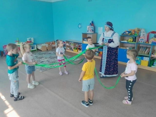 У каждого человека есть любимые сказка. И слышим мы их с детства, как слушали их наши мамы и папы, б