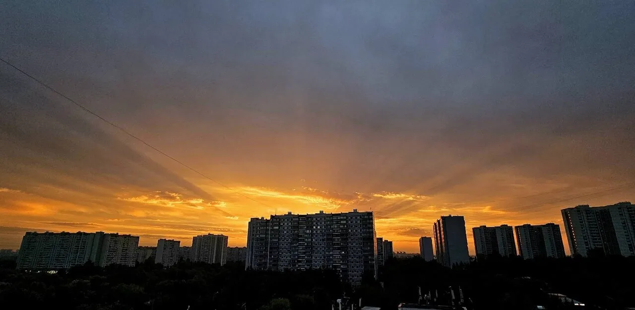 Великолепный зябликовский рассвет в 4 утра ❤  Так вот, что мы пропускаем, когда встаём ...